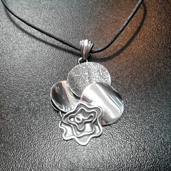 СРЕБЪРЕН МЕДАЛЬОН, РЪЧНА ИЗРАБОТКА.