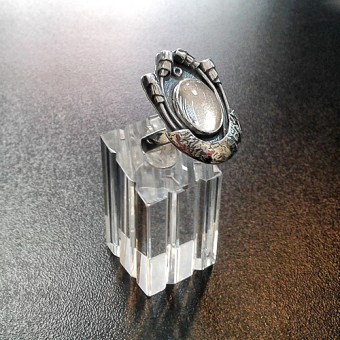 СРЕБЪРЕН ПРЪСТЕН С ПЛАНИНСКИ КРИСТАЛ, РЪЧНА ИЗРАБОТКА.