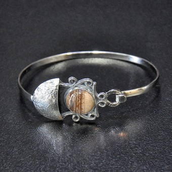 СРЕБЪРНА ГРИВНА С ОПАЛИЗИРАЛО ДЪРВО