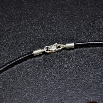 КОЛИЕ ОТ ЕСТЕСТВЕНА КОЖА , ЗАКОПЧАЛКА ОТ СРЕБРО