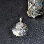 СРЕБЪРЕН МЕДАЛЬОН С РОЗОВ КВАРЦ, РЪЧНА ИЗРАБОТКА.