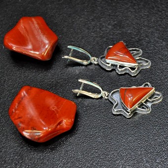 СРЕБЪРНИ ОБЕЦИ С ЧЕРВЕН ЯСПИС