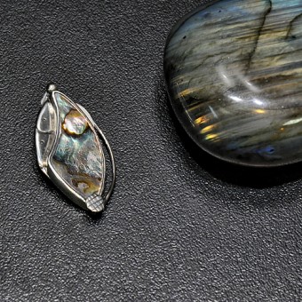 СРЕБЪРЕН МЕДАЛЬОН С КРАЛСКИ СЕДЕФ, РЪЧНА ИЗРАБОТКА