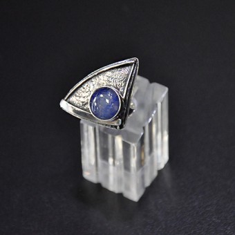 СРЕБЪРЕН ПРЪСТЕН СЪС СИН КВАРЦ, РЪЧНА ИЗРАБОТКА