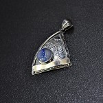 СРЕБЪРЕН МЕДАЛЬОН СЪС СИН КВАРЦ, РЪЧНА ИЗРАБОТКА