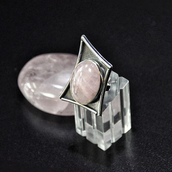 СРЕБЪРЕН ПРЪСТЕН С РОЗОВ КВАРЦ, РЪЧНА ИЗРАБОТКА
