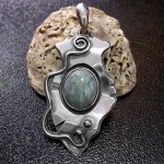 СРЕБЪРЕН МЕДАЛЬОН С КАМЪК АКВАМАРИН РЪЧНА ИЗРАБОТКА