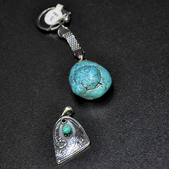 СРЕБЪРЕН МЕДАЛЬОН СЪС СФЕРИЧЕН ТЮРКОАЗ