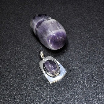   СРЕБЪРЕН МЕДАЛЬОН С КАМЪК АМЕТИСТ