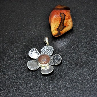   СРЕБЪРЕН МЕДАЛЬОН С КАМЪК ЯГОДОВ КВАРЦ