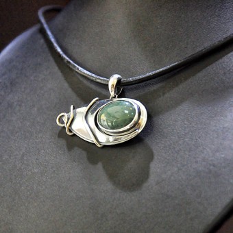   СРЕБЪРЕН МЕДАЛЬОН С КАМЪК ЗЕЛЕН АВАНТЮРИН