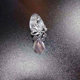 СРЕБЪРЕН МЕДАЛЬОН С РОЗОВ КВАРЦ, РЪЧНА ИЗРАБОТКА.