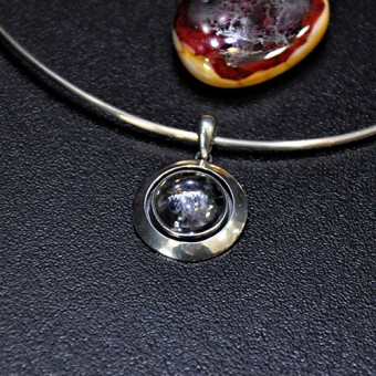 СРЕБЪРЕН МЕДАЛЬОН С ПЛАНИНСКИ КРИСТАЛ, РЪЧНА ИЗРАБОТКА