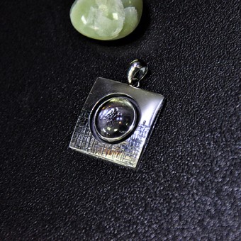 СРЕБЪРЕН МЕДАЛЬОН С ПЛАНИНСКИ КРИСТАЛ, РЪЧНА ИЗРАБОТКА