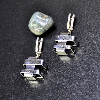 СРЕБЪРНИ ОБЕЦИ С АСИМЕТРИЧНА ФОРМА, РЪЧНА ИЗРАБОТКА.