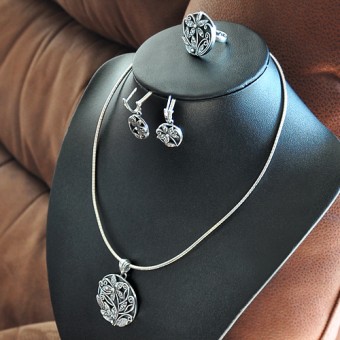 СРЕБЪРЕН КОМПЛЕКТ БЕЗ КАМЪК „ЦВЕТЯ-КРЪГ“