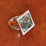 СРЕБЪРЕН ПРЪСТЕН С КВАДРАТНА ФОРМА ИНКРУСТИРАН ЯСПИС