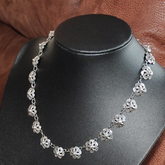 КОЛИЕ С ОКСИДИРАНО СРЕБРО ФЛОРАЛЕН МОТИВ