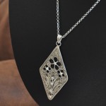 СРЕБЪРЕН МЕДАЛЬОН РОМБОИДНА ФОРМА