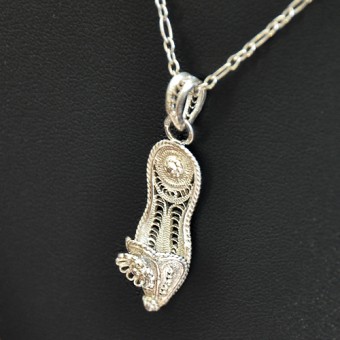 СРЕБЪРЕН МЕДАЛЬОН – ПАНТОФКА