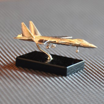 СРЕБЪРЕН САМОЛЕТ МОДЕЛ СУ 47 БЕРКУТ