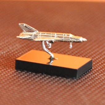 СРЕБЪРЕН САМОЛЕТ МОДЕЛ МИГ 21