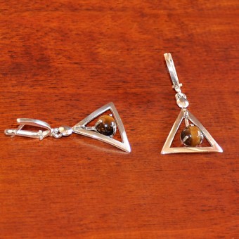 СРЕБЪРНИ ОБЕЦИ В ТРИЪГЪЛНА ФОРМА С ТИГРОВО ОКО