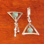 СРЕБЪРНИ ОБЕЦИ В ТРИЪГЪЛНА ФОРМА СЪС ЗЕЛЕН АВАНТЮРИН