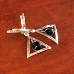 СРЕБЪРНИ ОБЕЦИ В ТРИЪГЪЛНА ФОРМА С ЧЕРЕН ОБСИДИАН