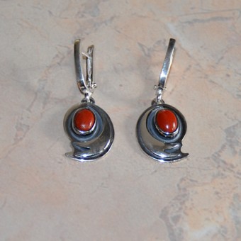 СРЕБЪРНИ ОБЕЦИ С ЧЕРВЕН ЯСПИС