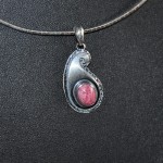 СРЕБЪРЕН МЕДАЛЬОН С РОДОНИТ