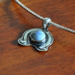 СРЕБЪРЕН МЕДАЛЬОН СЪС СИН КВАРЦ