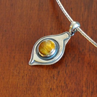 СРЕБЪРЕН МЕДАЛЬОН С ТИГРОВО ОКО