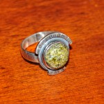 СРЕБЪРЕН ПРЪСТЕН С ТЪМНОЗЕЛЕН МЪХОВ АХАТ