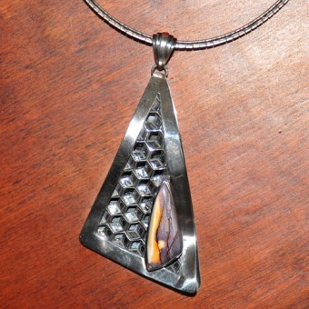 СРЕБЪРЕН МЕДАЛЬОН С МОКАИТ