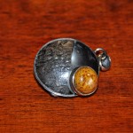 СРЕБЪРЕН МЕДАЛЬОН С ЖЪЛТ ЯСПИС