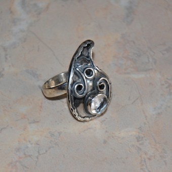 СРЕБЪРЕН ПРЪСТЕН С ПЛАНИНСКИ КРИСТАЛ