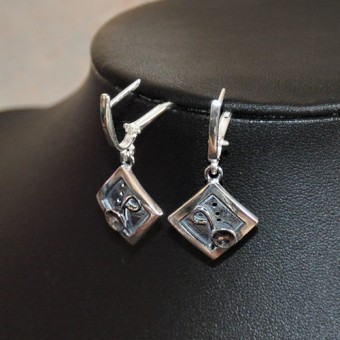 СРЕБЪРНИ ОБЕЦИ С ФЛОРАЛЕН МОТИВ