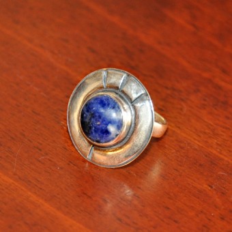 СРЕБЪРЕН ПРЪСТЕН СЪС СОДАЛИТ