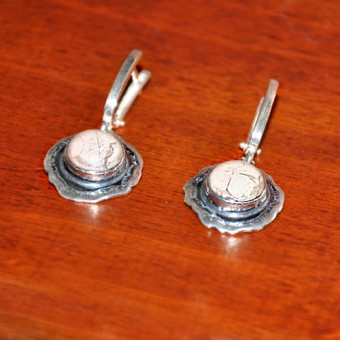 СРЕБЪРНИ ОБЕЦИ С ЯСПИС „БРЕКЧА”