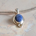 СРЕБЪРЕН МЕДАЛЬОН  С ДЮМОРТИЕРИТ