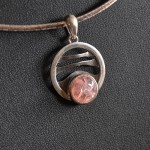 СРЕБЪРЕН МЕДАЛЬОН  С РОЗОВ КВАРЦ