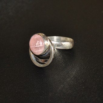 СРЕБЪРЕН ПРЪСТЕН С РОЗОВ КВАРЦ