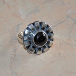 СРЕБЪРЕН ПРЪСТЕН-ЦВЕТЕ С ЧЕРЕН ОБСИДИАН