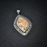 СРЕБЪРЕН МЕДАЛЬОН С ЯСПИС „БРЕКЧА“