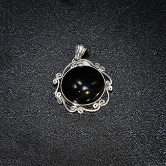 СРЕБЪРЕН МЕДАЛЬОН С ОНИКС