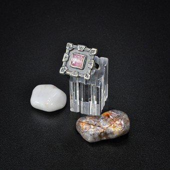 СРЕБЪРЕН ПРЪСТЕН С РОЗОВ КВАРЦ