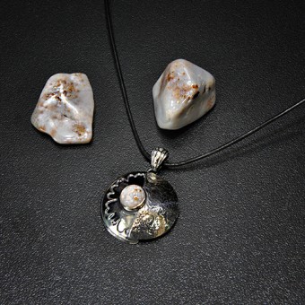 СРЕБЪРЕН МЕДАЛЬОН С АХАТ