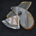 СРЕБЪРЕН МЕДАЛЬОН С АХАТ „БЛУЛЕЙС“