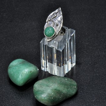 СРЕБЪРЕН ПРЪСТЕН „ЛИСТ“ СЪС ЗЕЛЕН АВАНТЮРИН